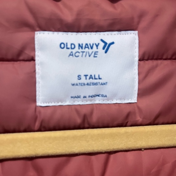 LIKE NEW Old Navy Women's Puffer Jacket in Pink - Picture 2 of 7